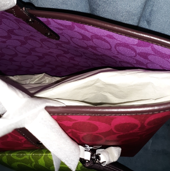 Reversible Coach Tote & Green Wallet - Picture 7 of 8